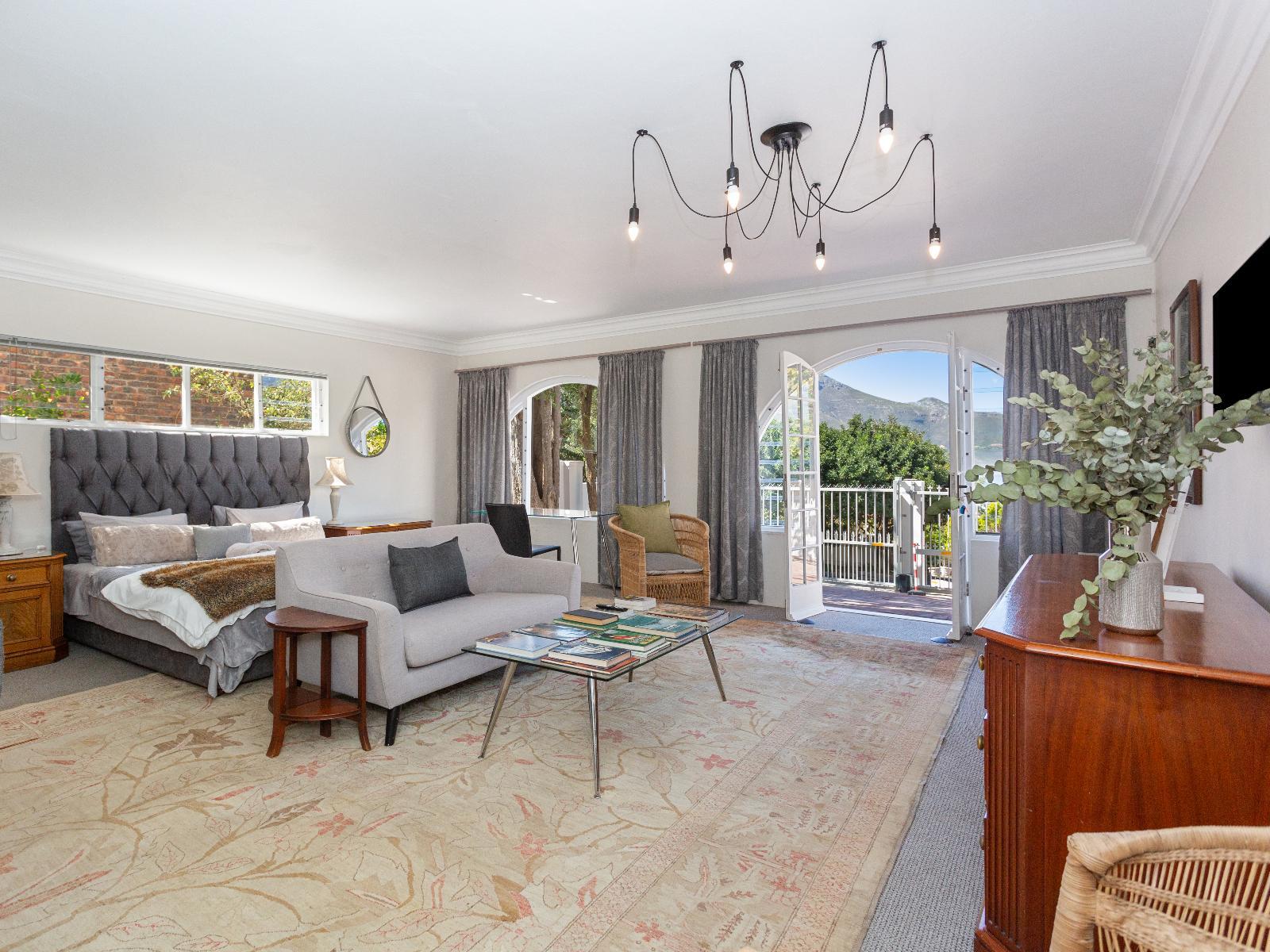 Room 1 — Photo of the whole room