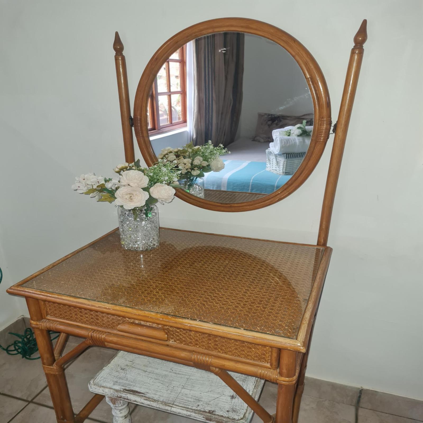Room 2 — Decorative detail