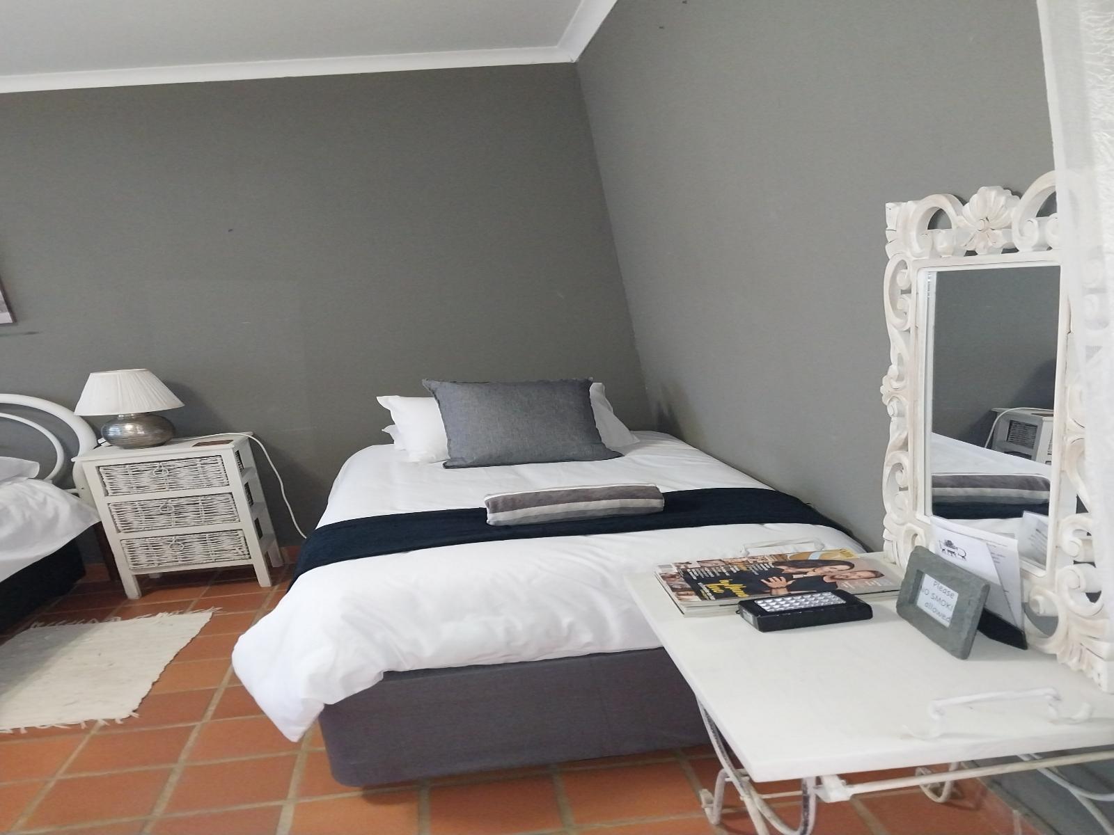 Room 2 — Photo of the whole room