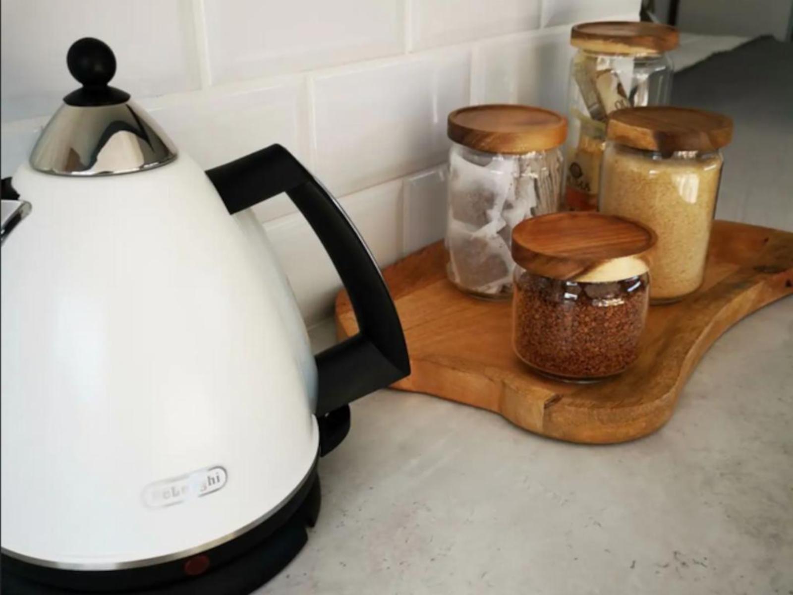 Room 1 — Coffee/tea facilities