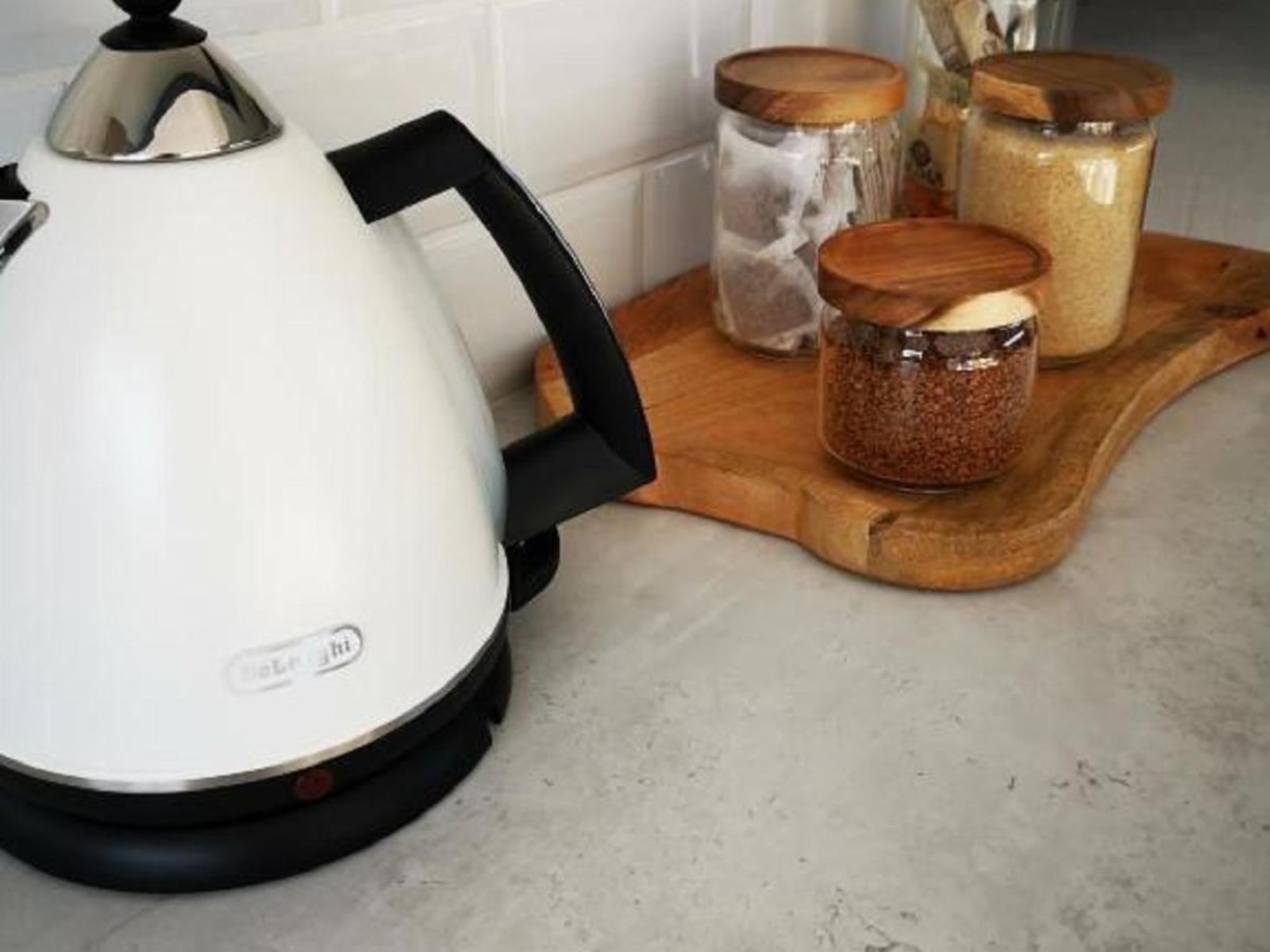 Room 2 — Coffee/tea facilities