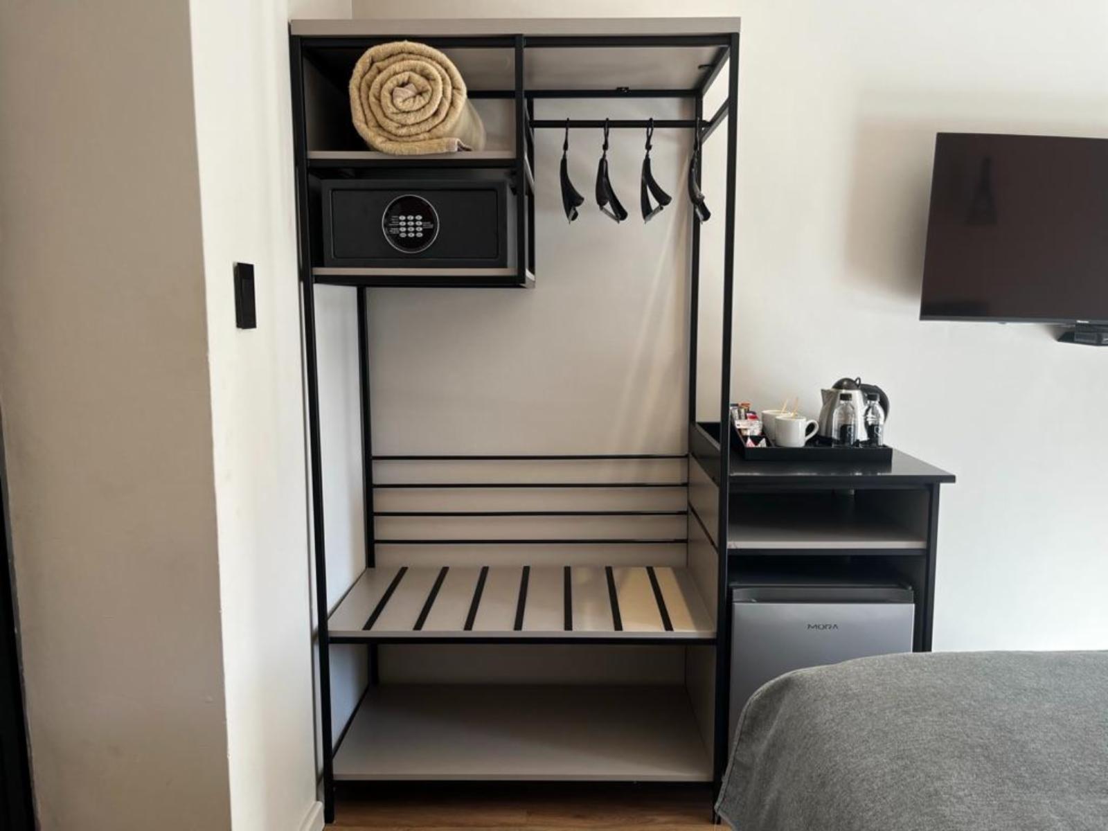Room 2 — Coffee/tea facilities
