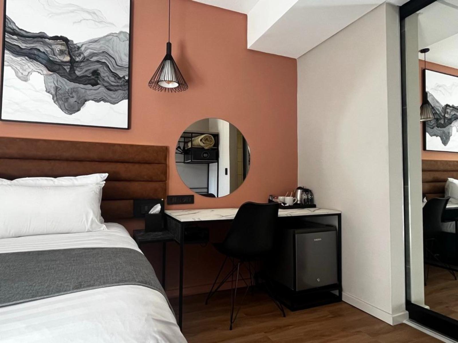 Room 4 — Coffee/tea facilities