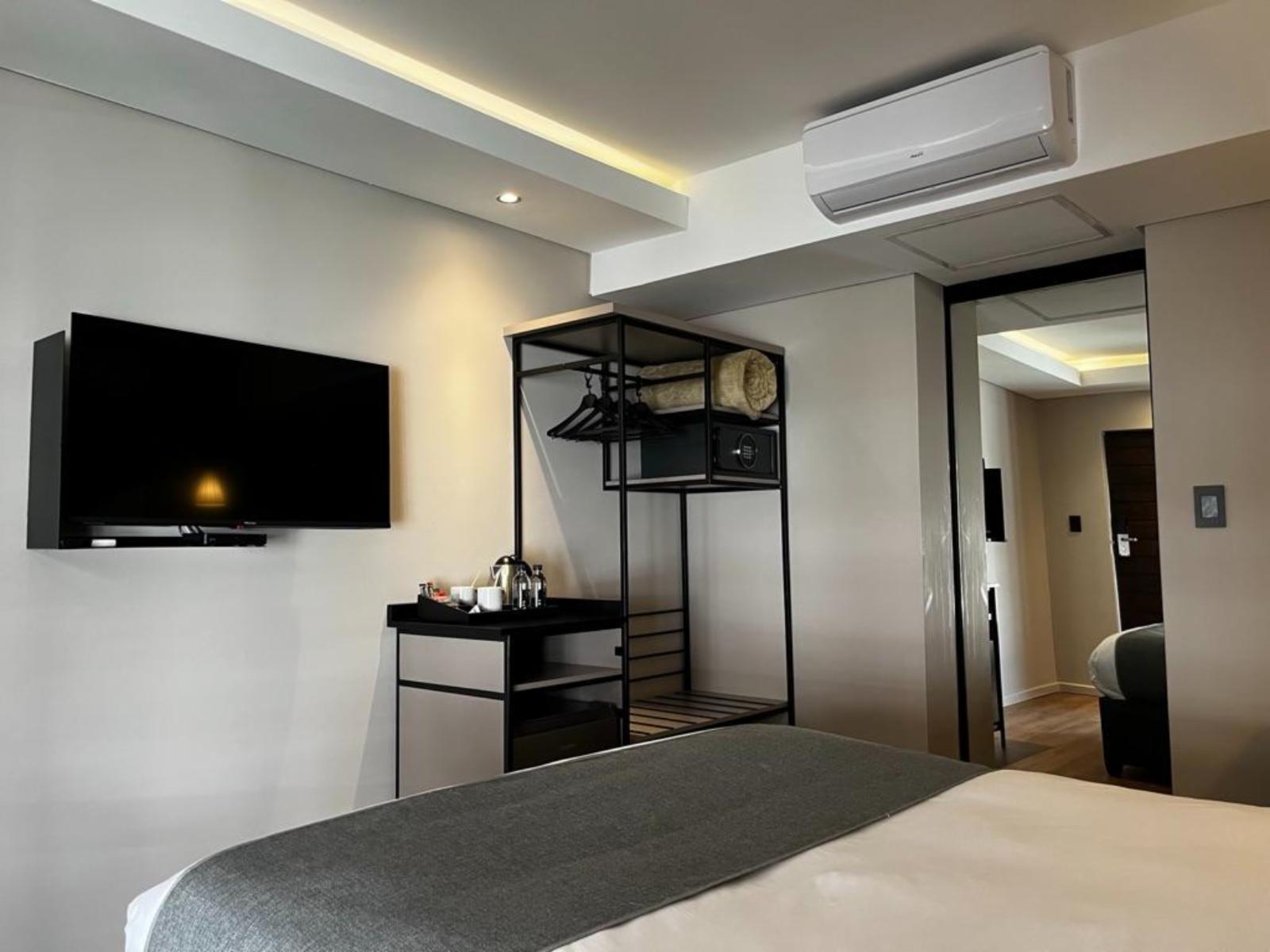 Room 1 — Photo of the whole room