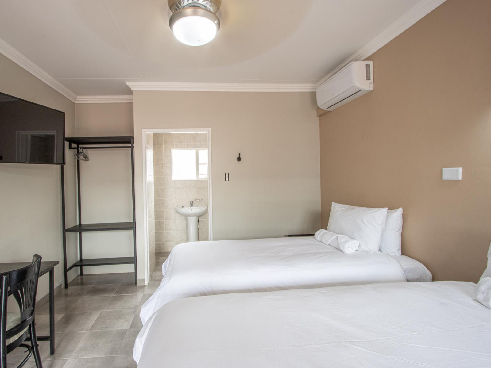 Room 4 — Photo of the whole room