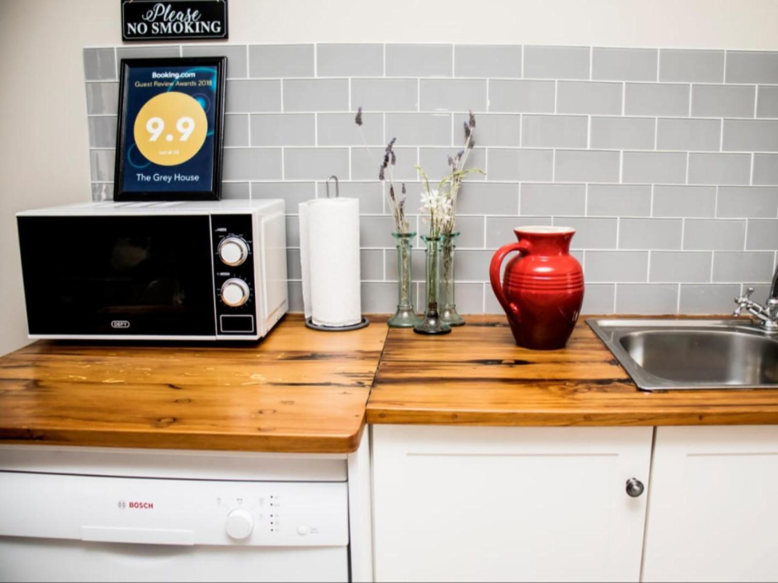 Room 1 — Kitchenette