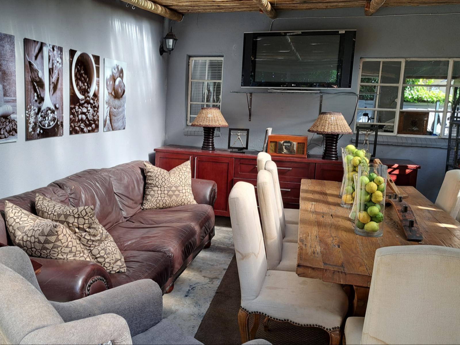 Communal lounge/ TV room
