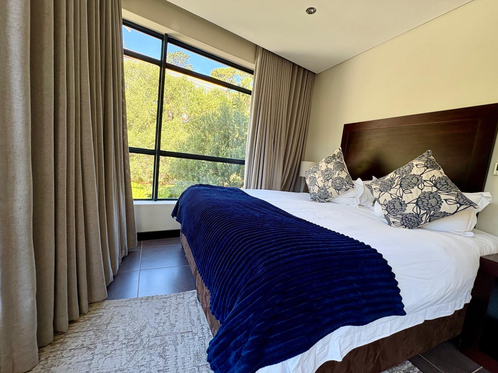 Room 1 — Photo of the whole room