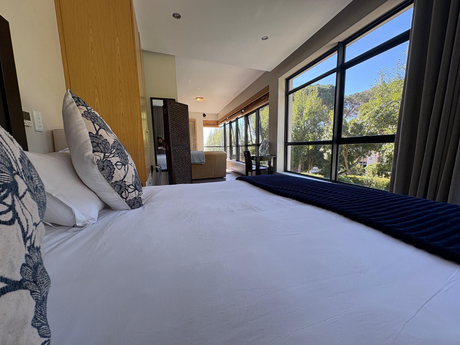 Room 1 — Photo of the whole room