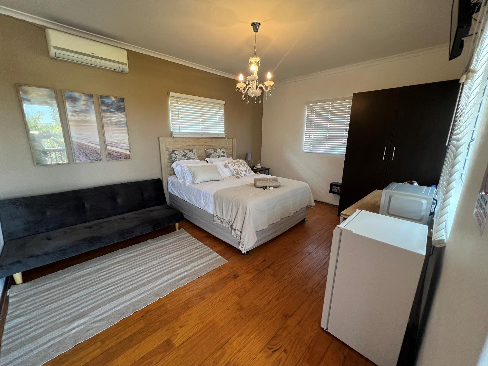 Room 1 — Photo of the whole room