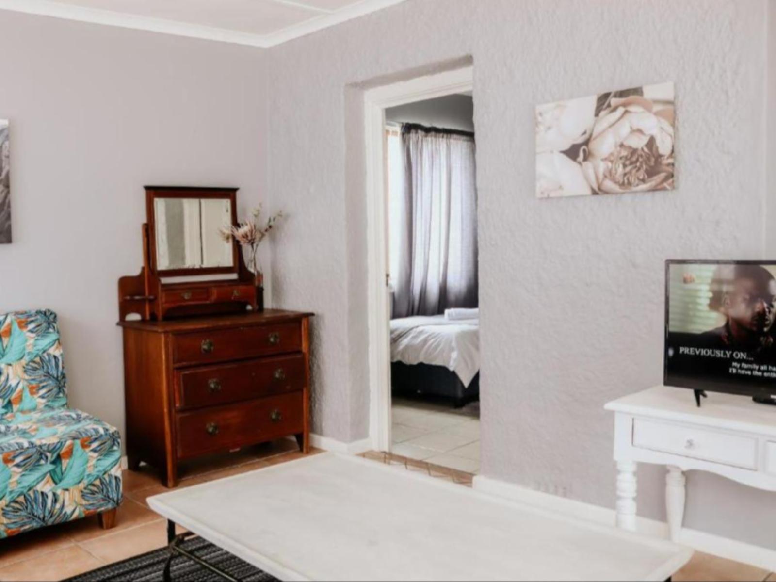 Room 4 — Photo of the whole room