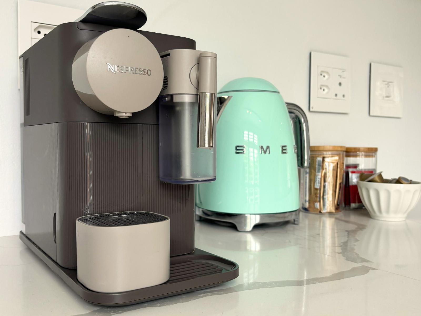 Room 1 — Coffee/tea facilities