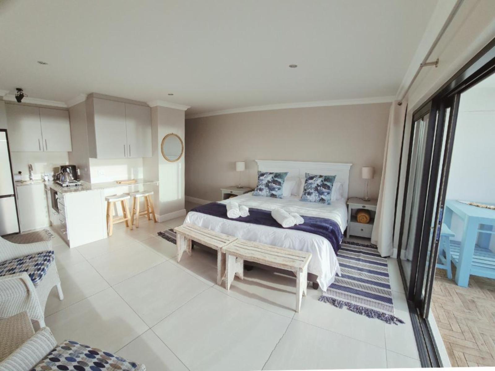 Room 1 — Photo of the whole room