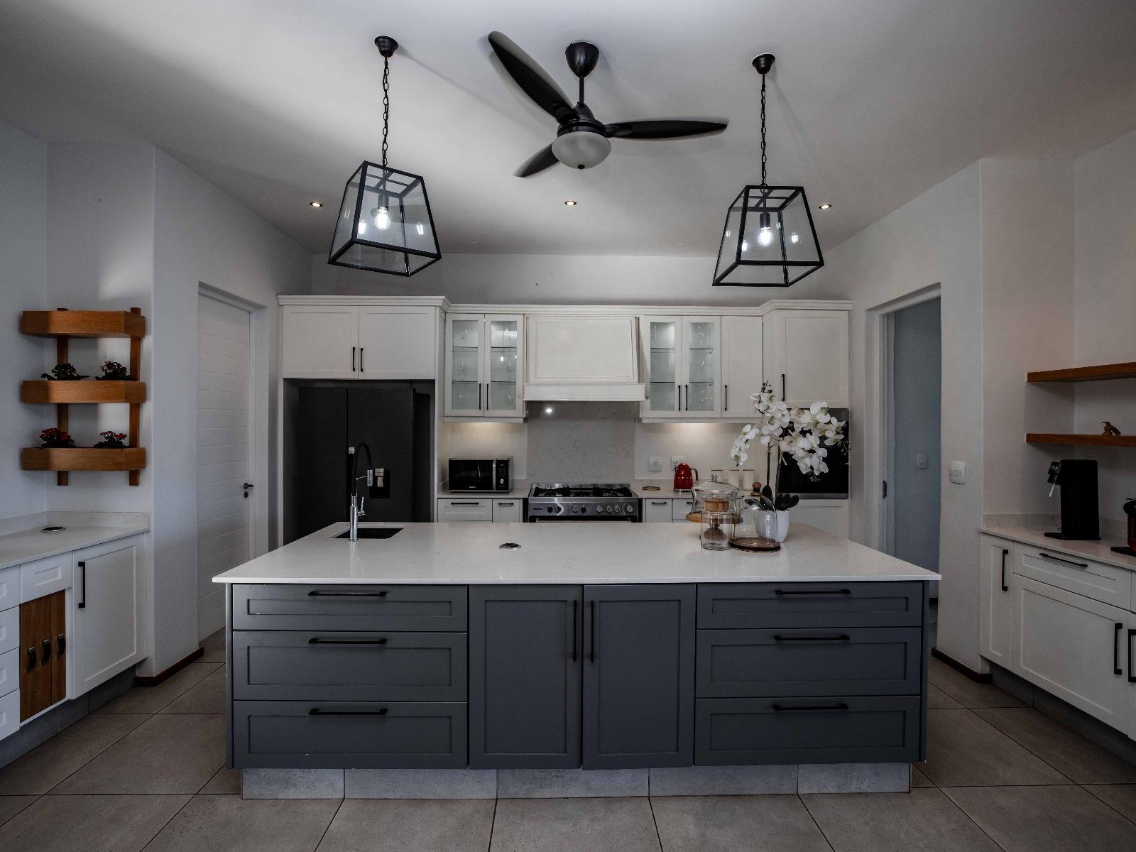 Room 4 — Breakfast area