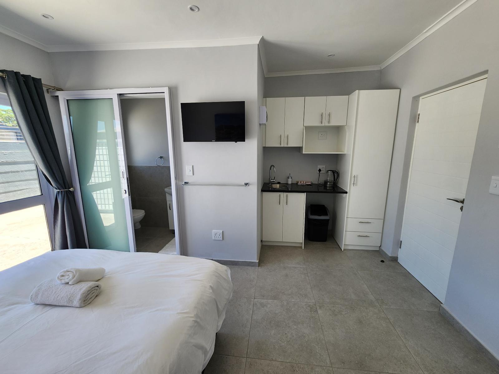 Room 2 — Photo of the whole room