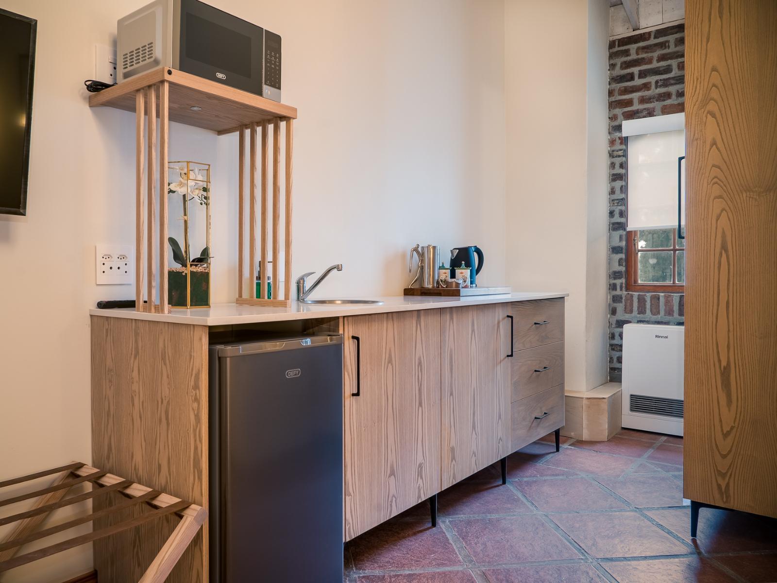 Room 1 — Kitchenette