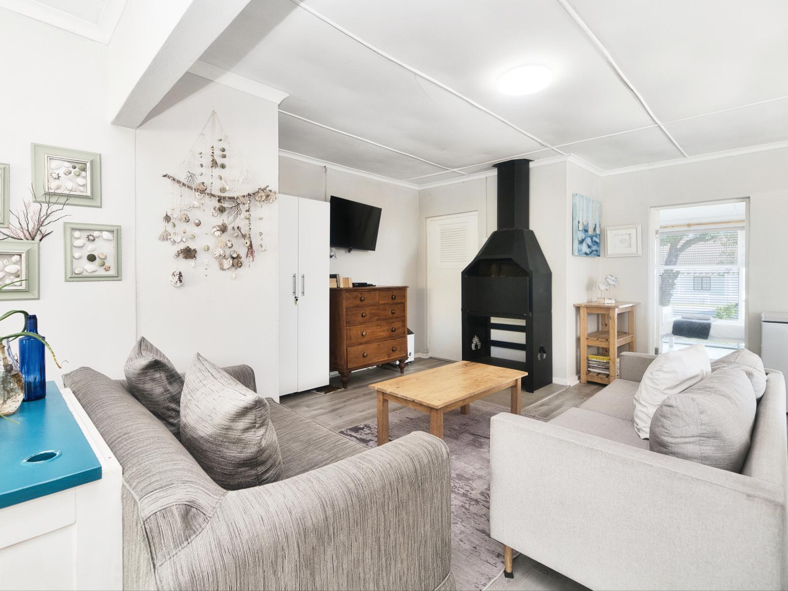 Room 1 — Communal lounge/ TV room