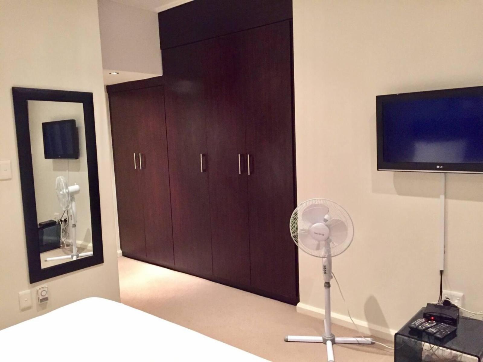 Room 1 — Photo of the whole room