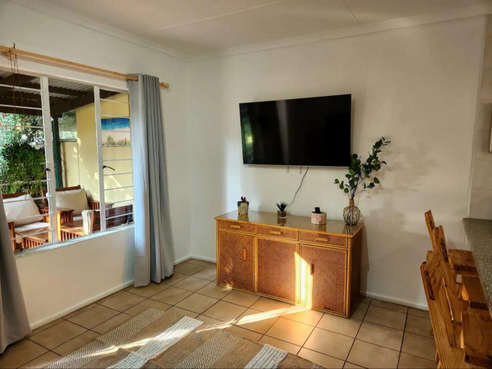 Room 1 — TV and multimedia