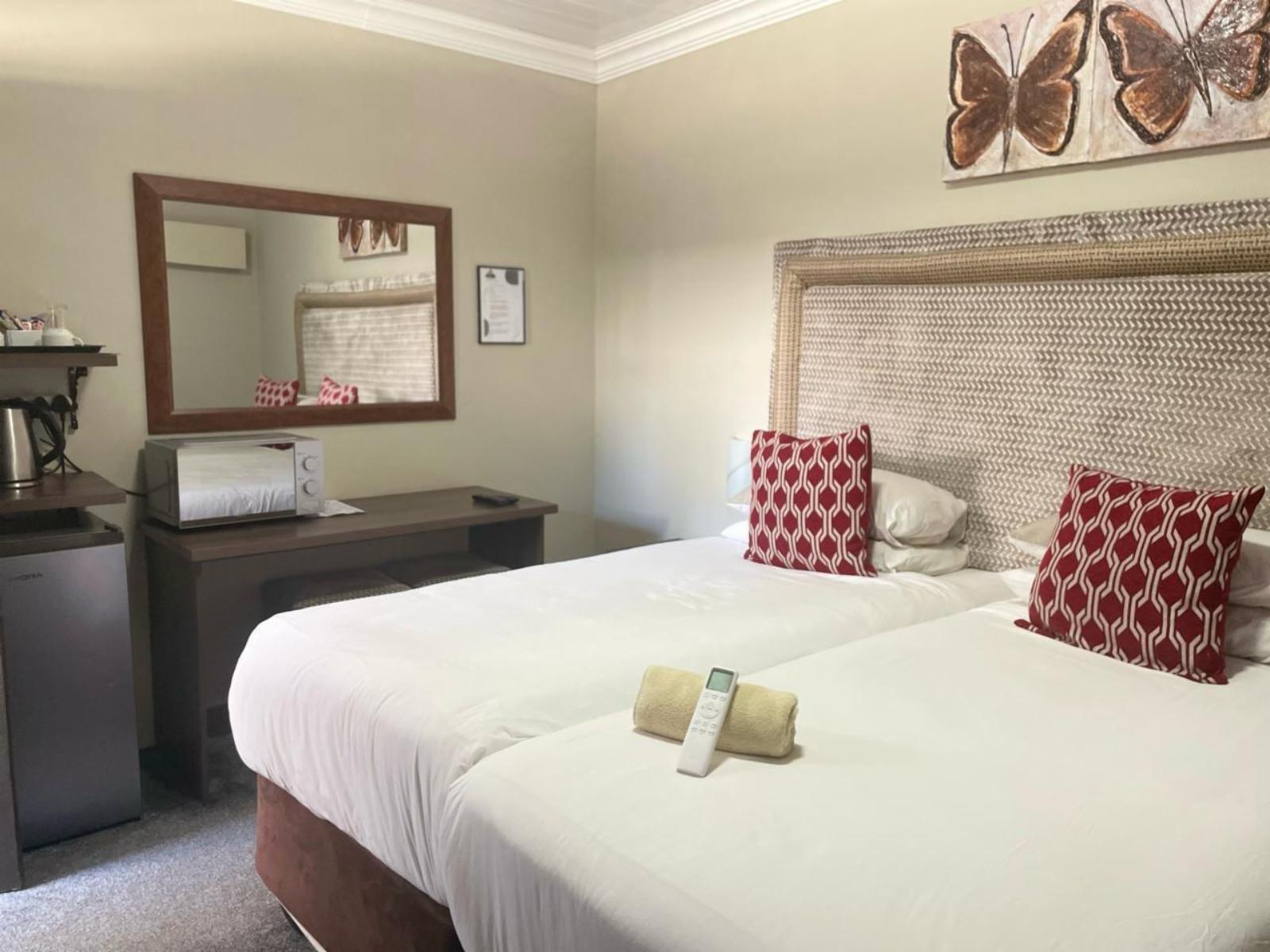 Room 2 — Photo of the whole room