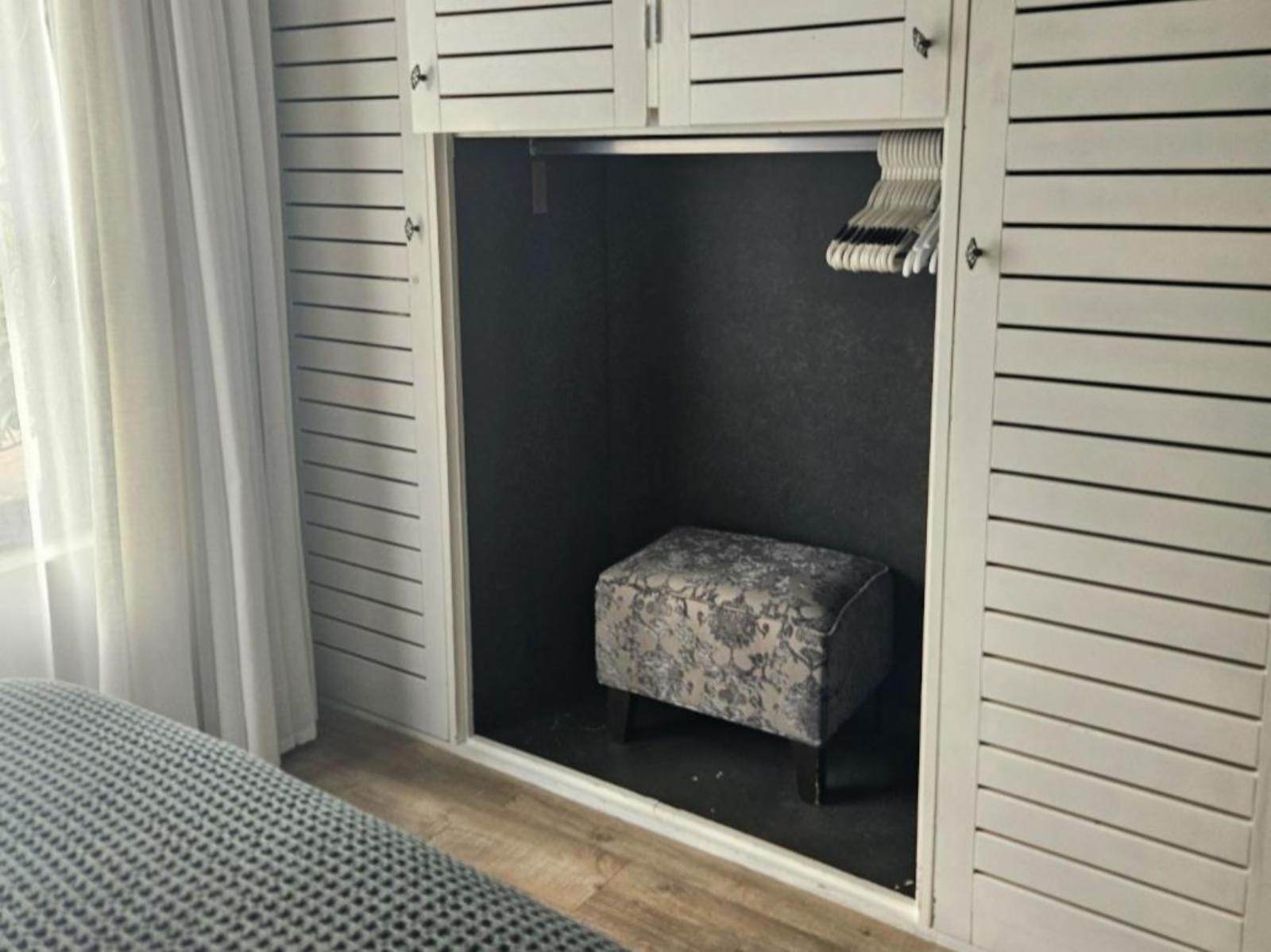 Room 1 — Decorative detail