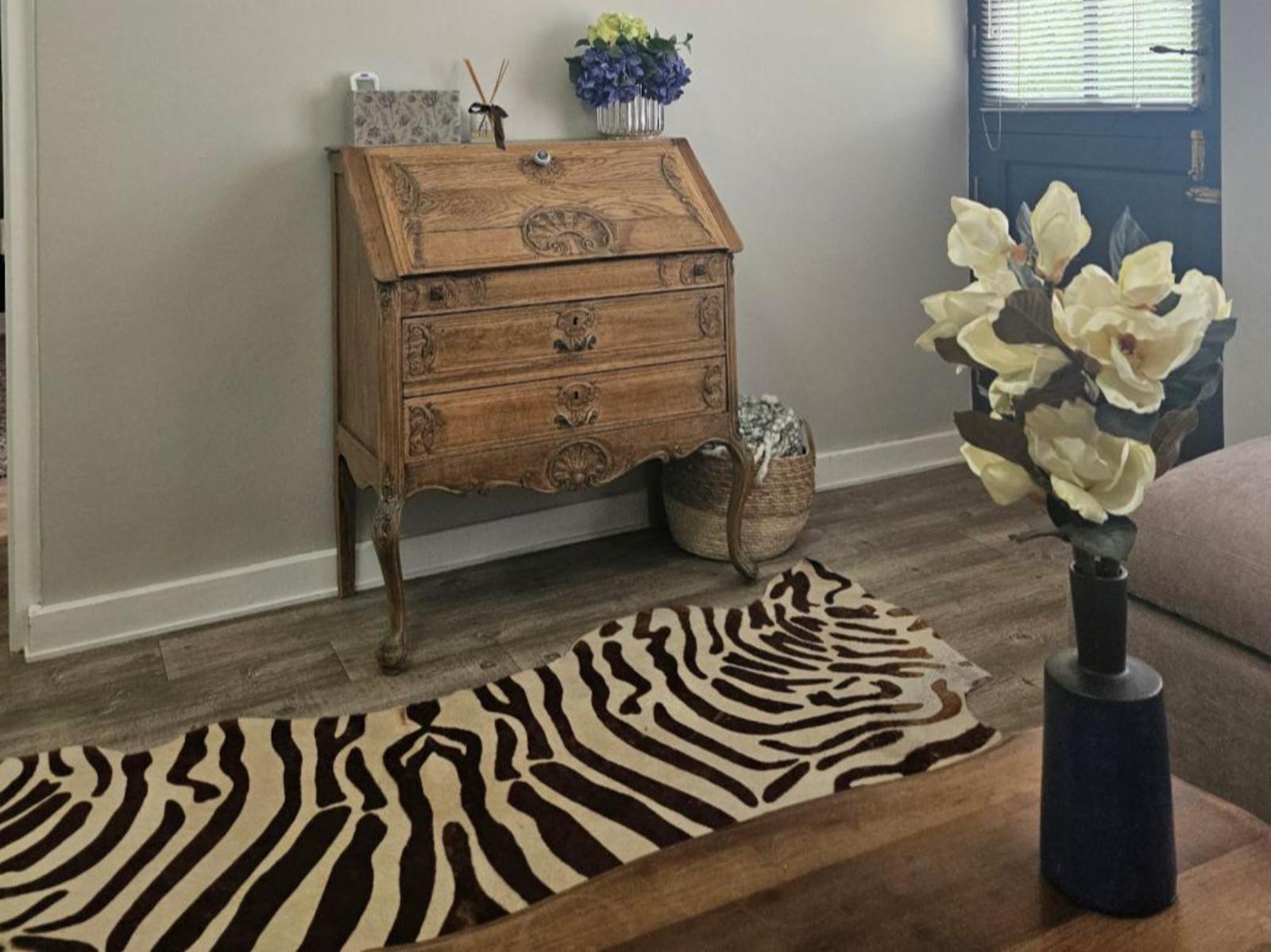 Room 1 — Decorative detail