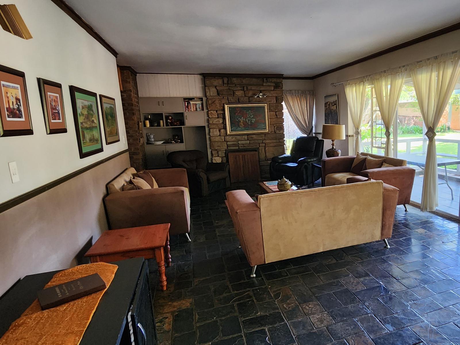 Communal lounge/ TV room