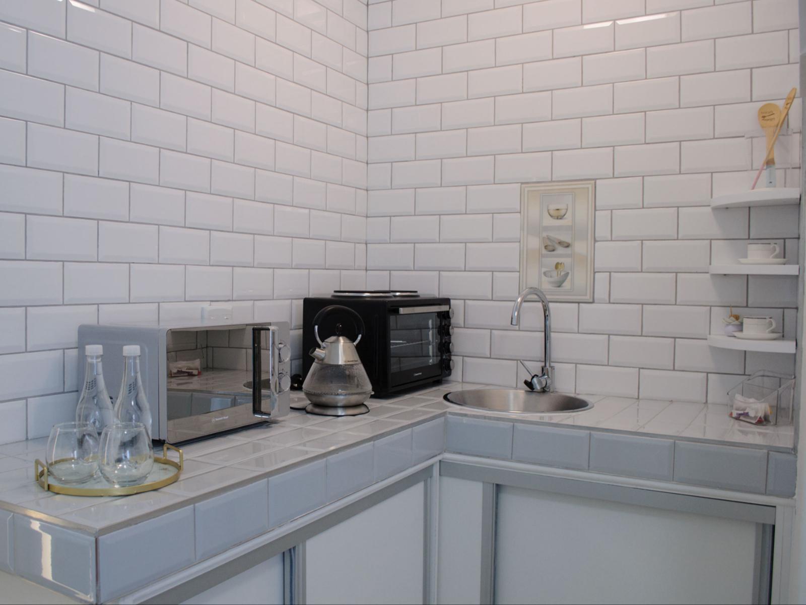 Room 1 — Kitchenette
