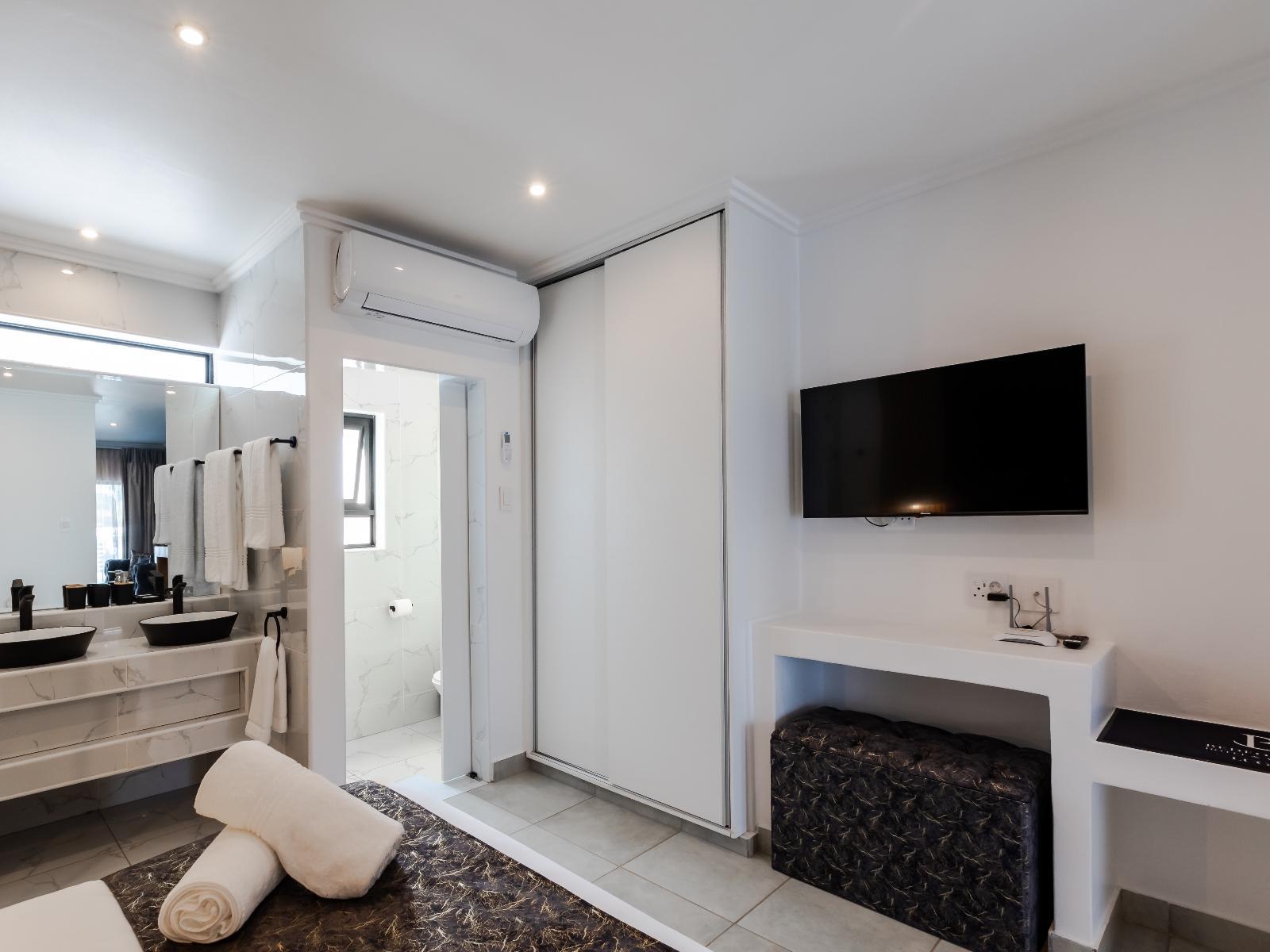 Room 1 — Photo of the whole room
