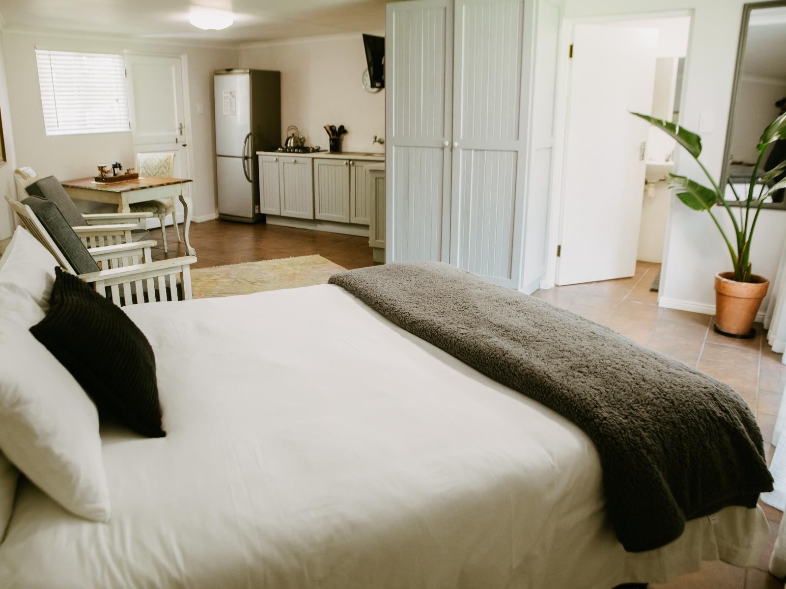 Room 1 — Photo of the whole room