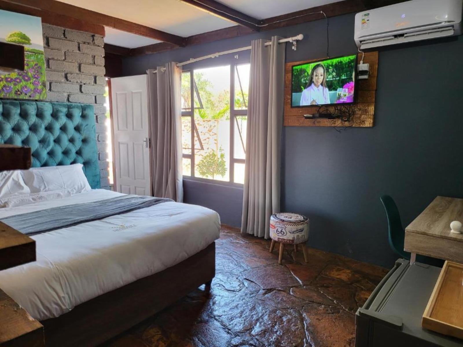 Room 1 — Photo of the whole room
