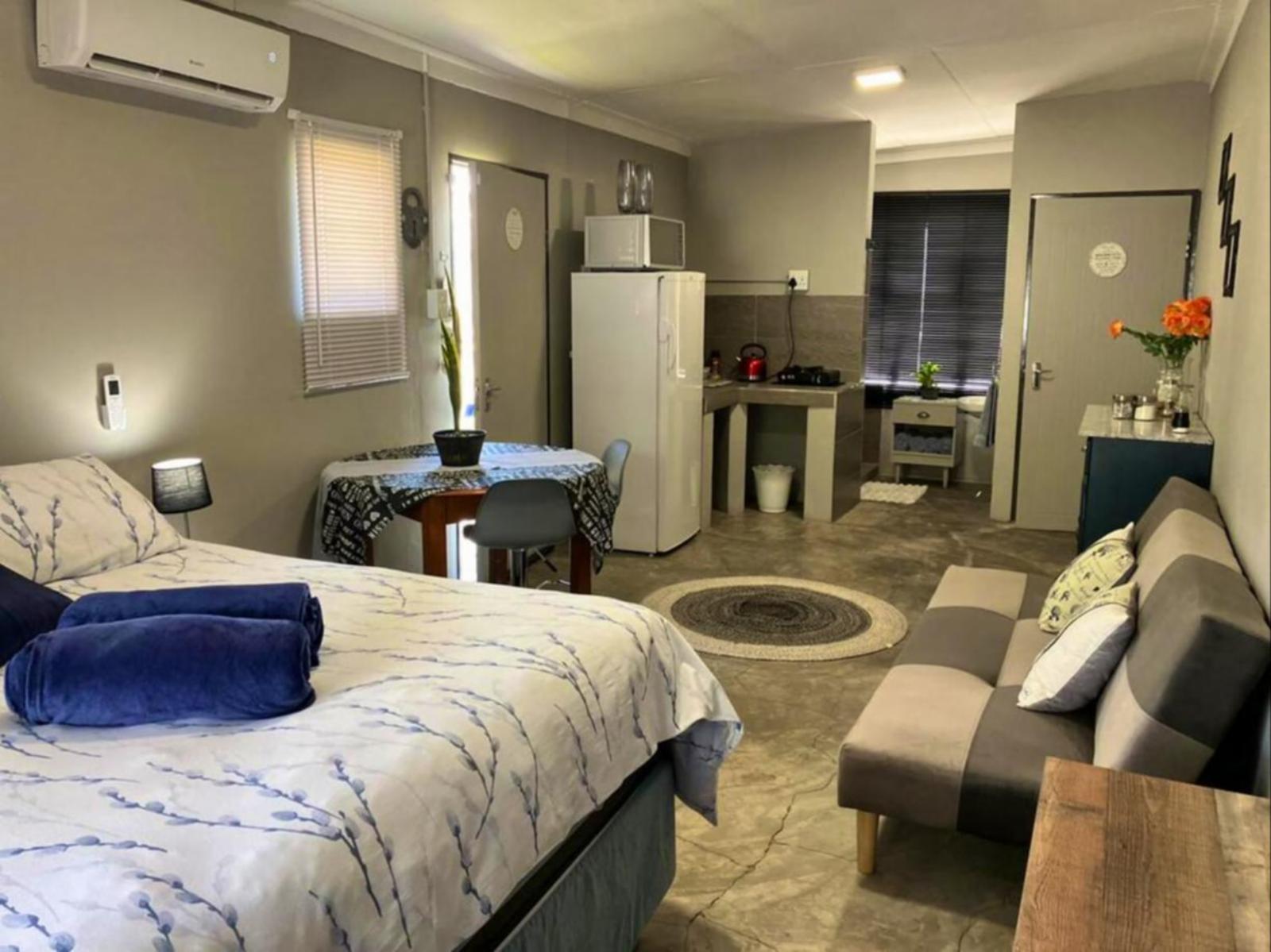 Room 1 — Photo of the whole room