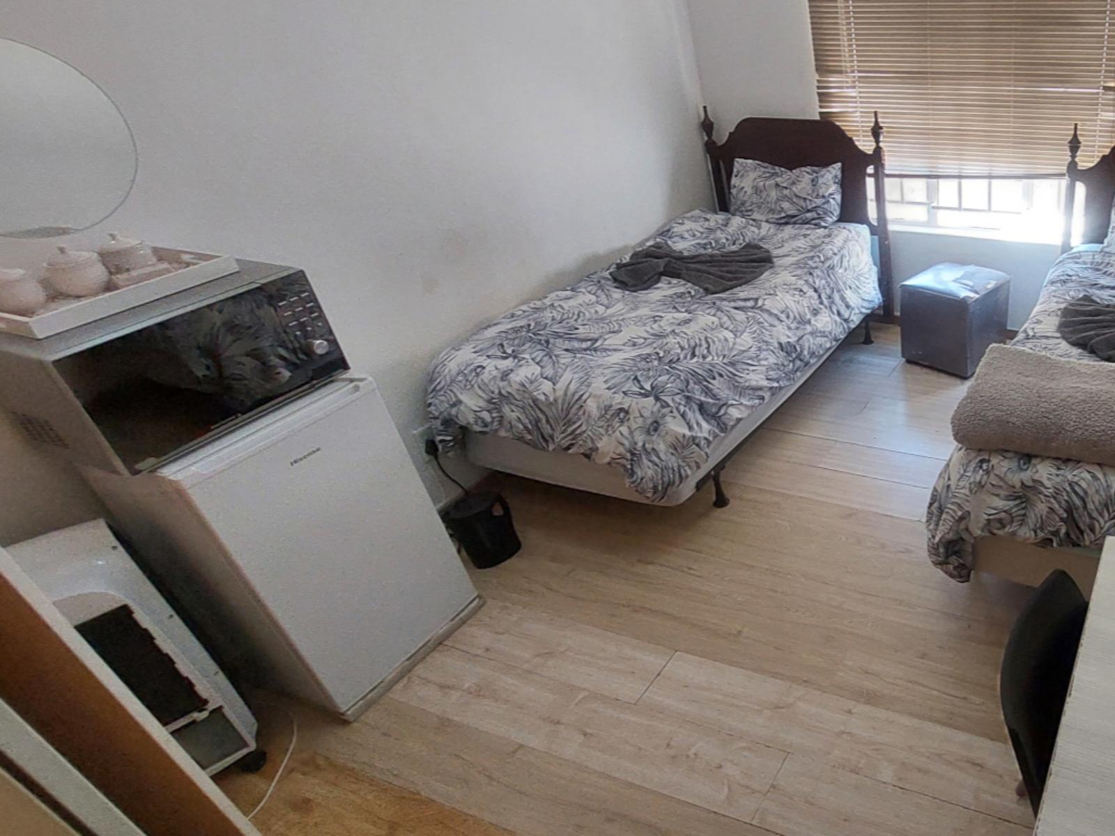 Room 2 — Photo of the whole room