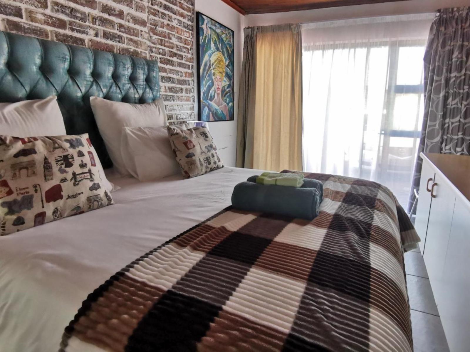 Room 2 — Photo of the whole room