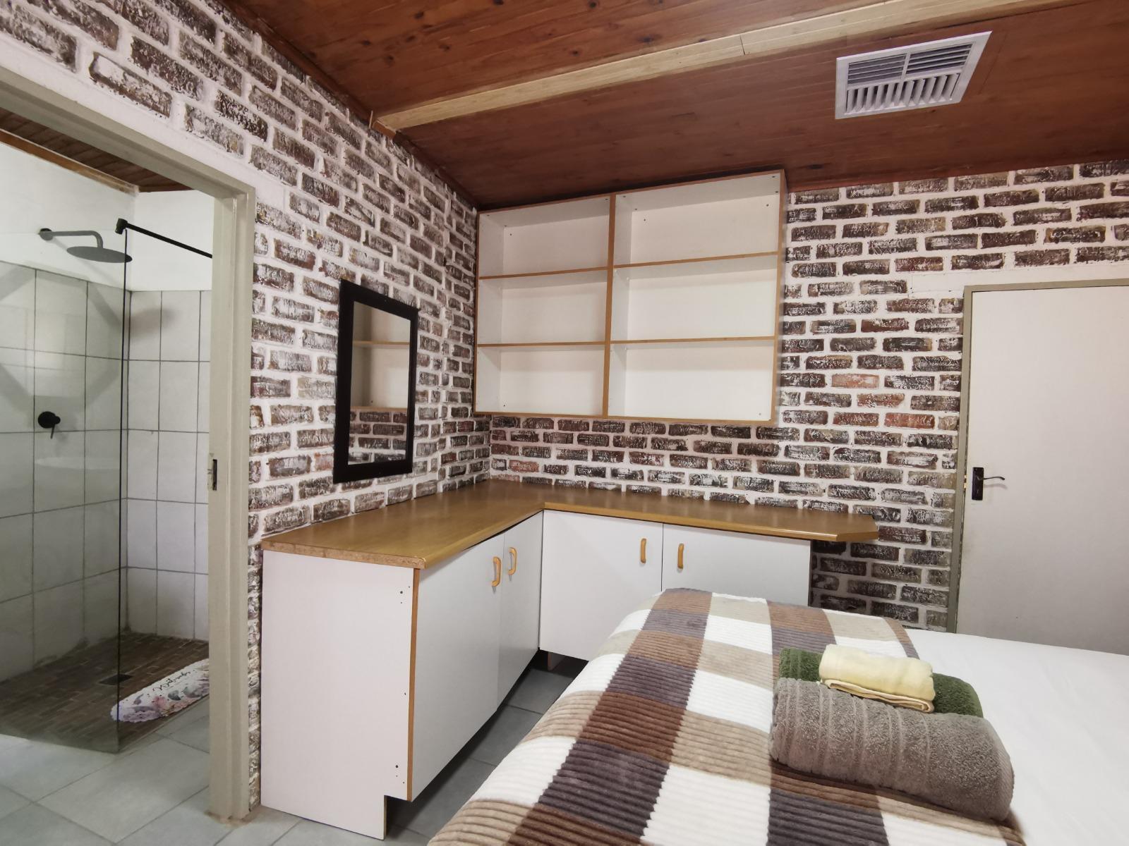 Room 2 — Photo of the whole room