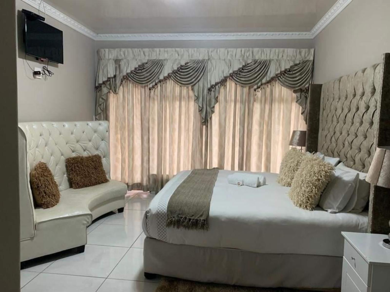 Room 2 — Photo of the whole room
