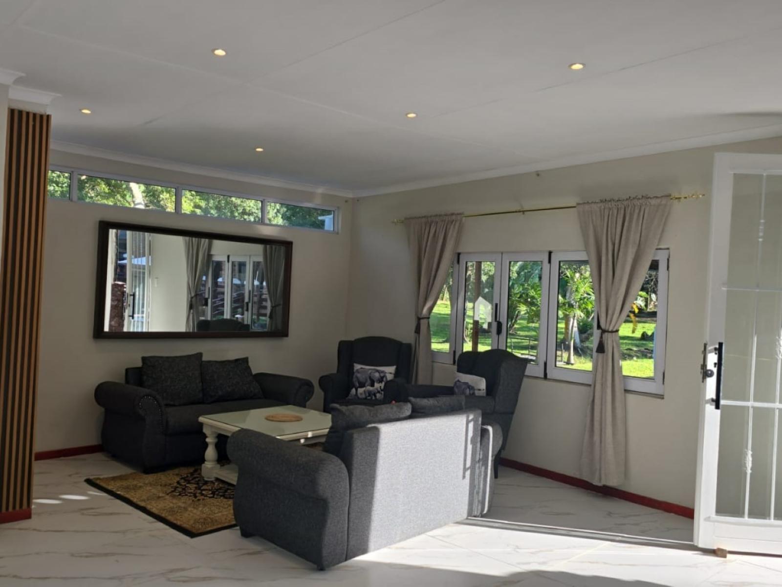 Communal lounge/ TV room
