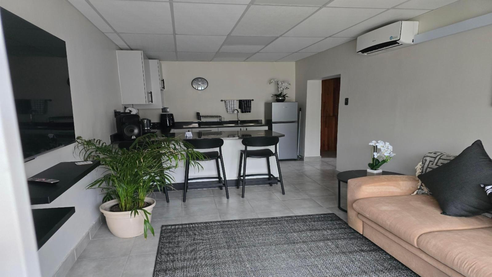 Room 1 — Photo of the whole room