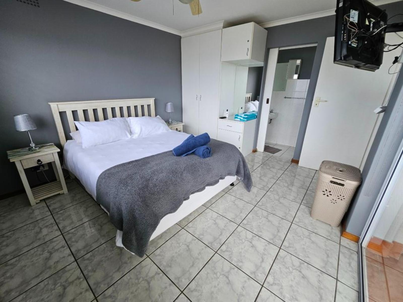 Room 1 — Photo of the whole room
