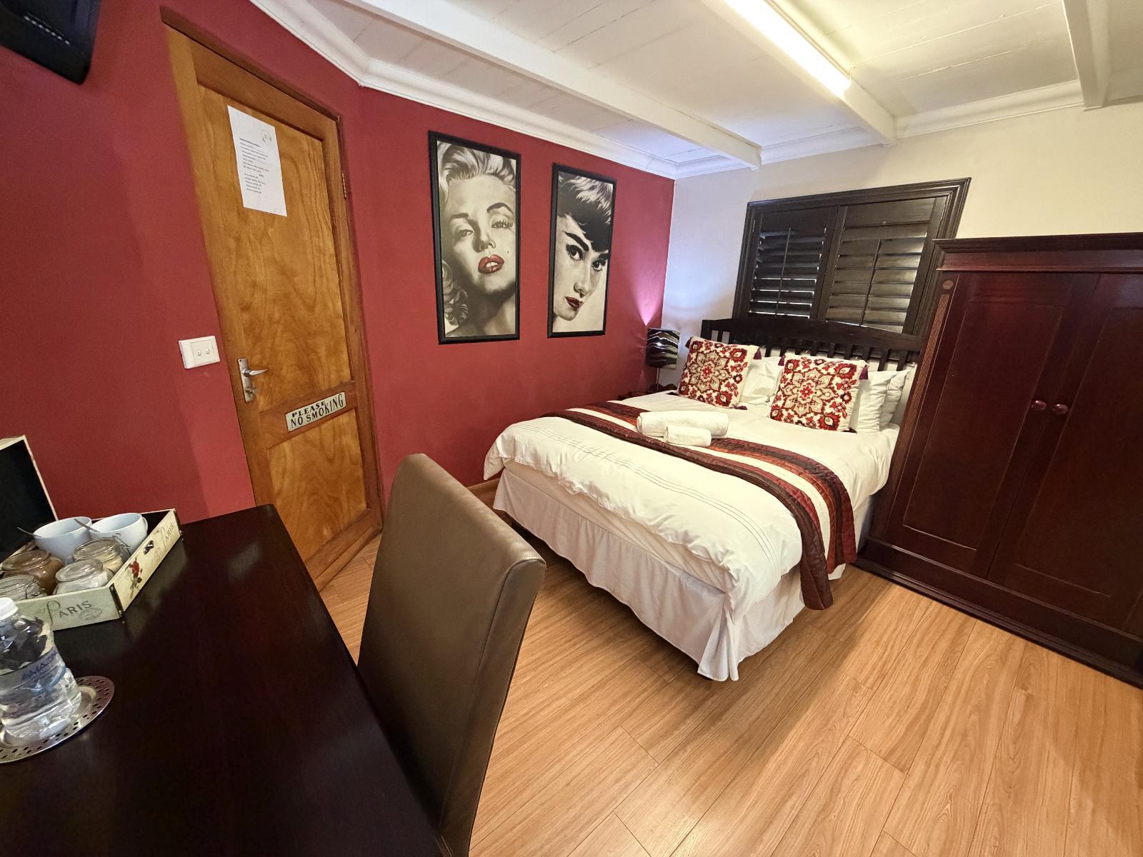 Room 1 — Photo of the whole room