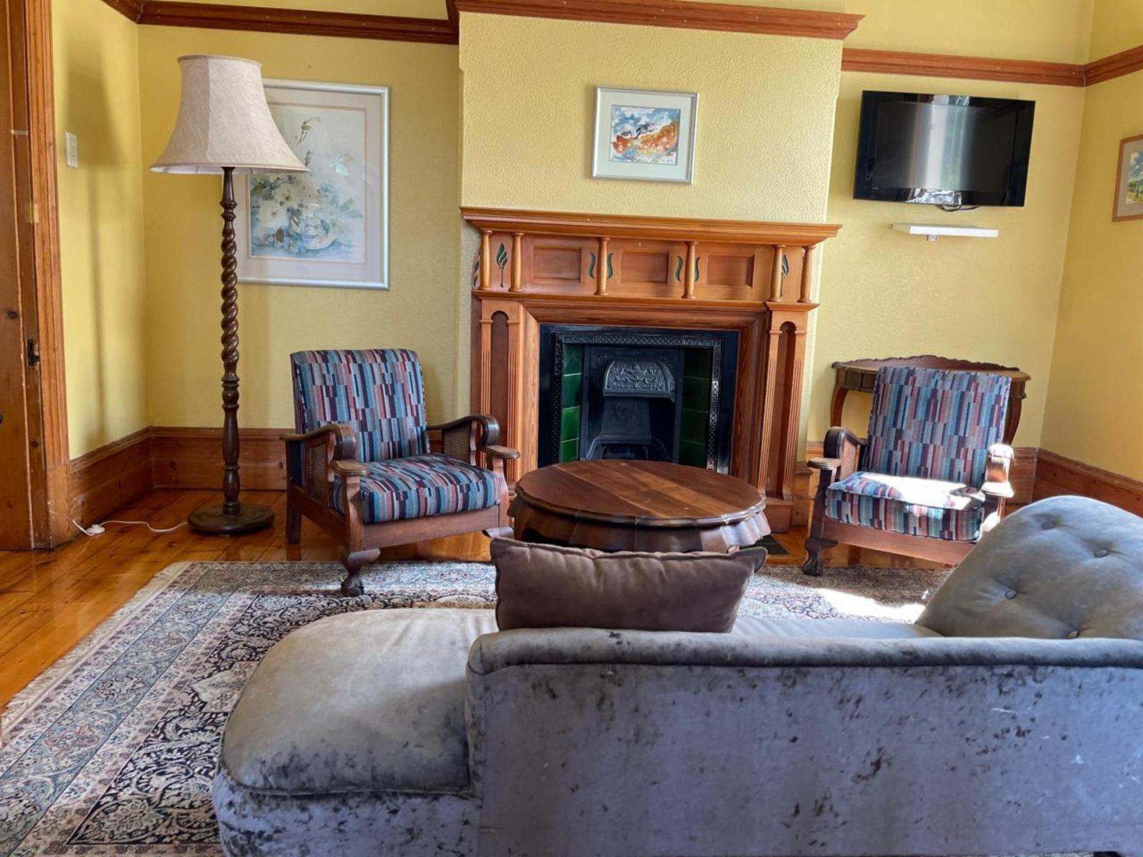 Communal lounge/ TV room