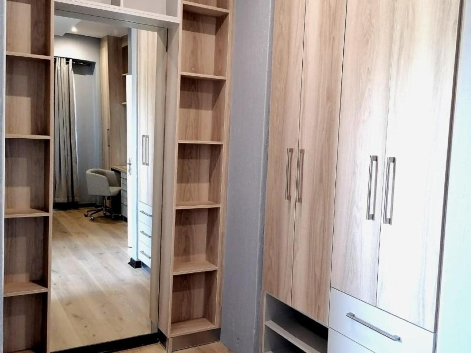 Room 1 — Photo of the whole room