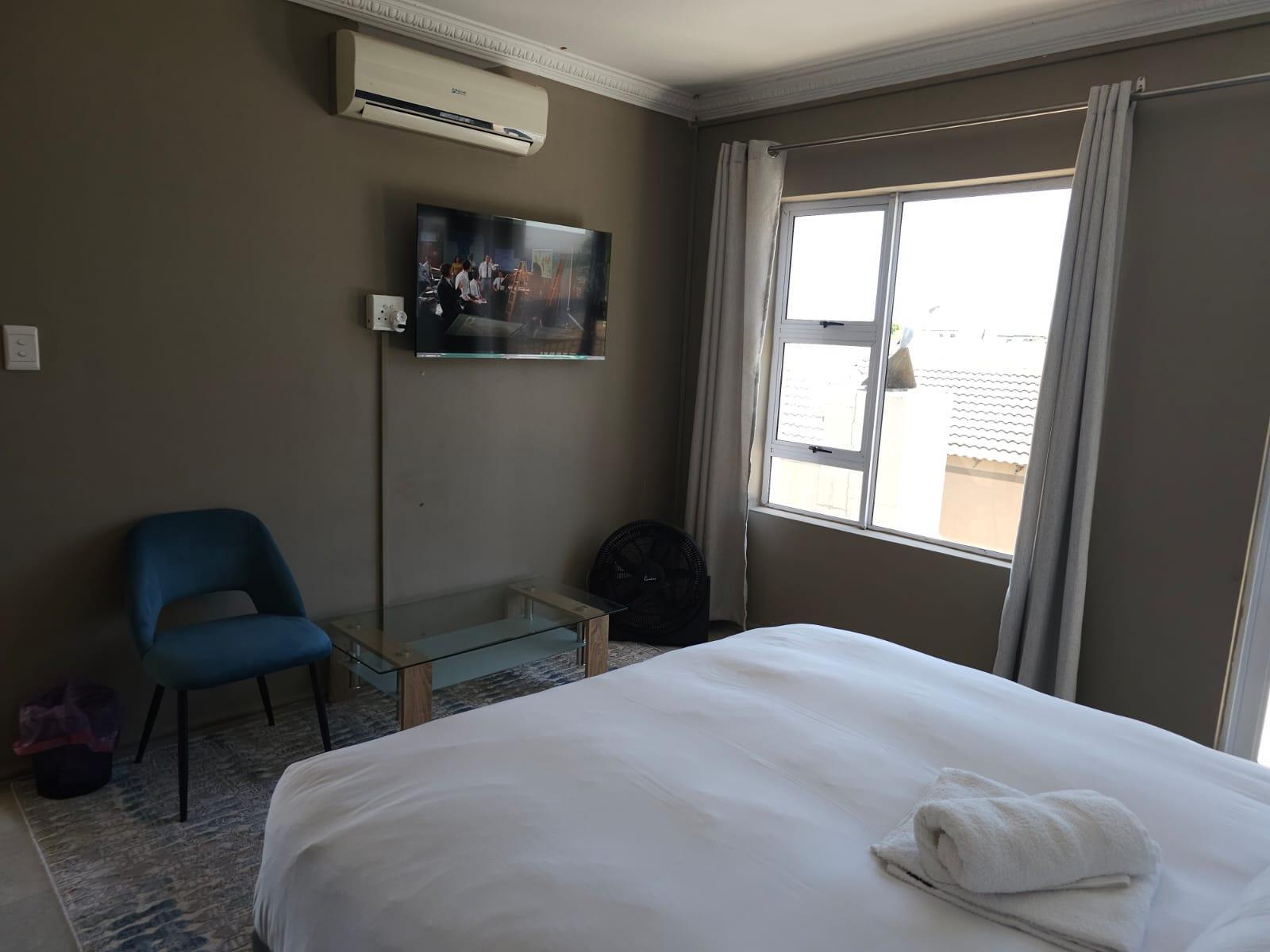 Room 2 — Photo of the whole room