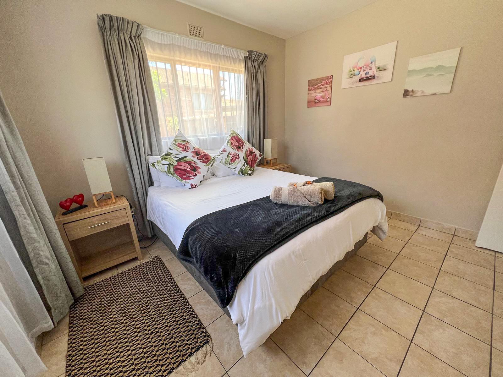 Room 1 — Photo of the whole room