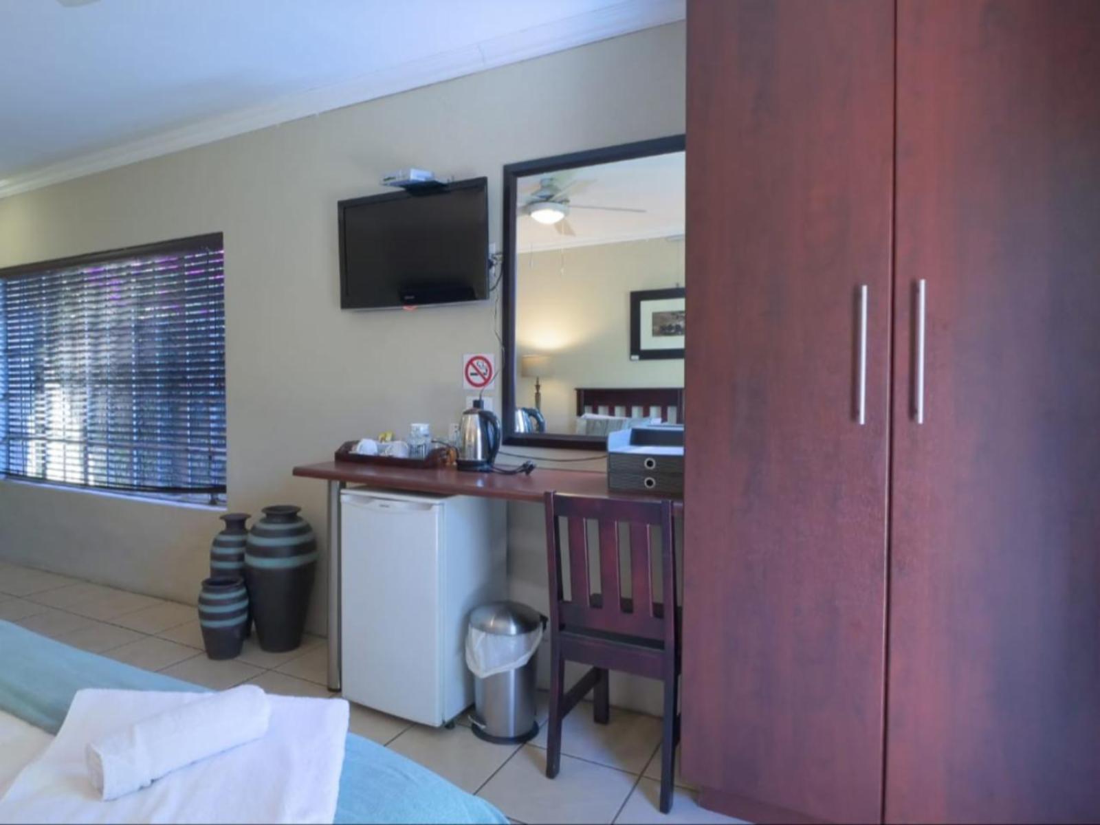 Room 2 — Photo of the whole room