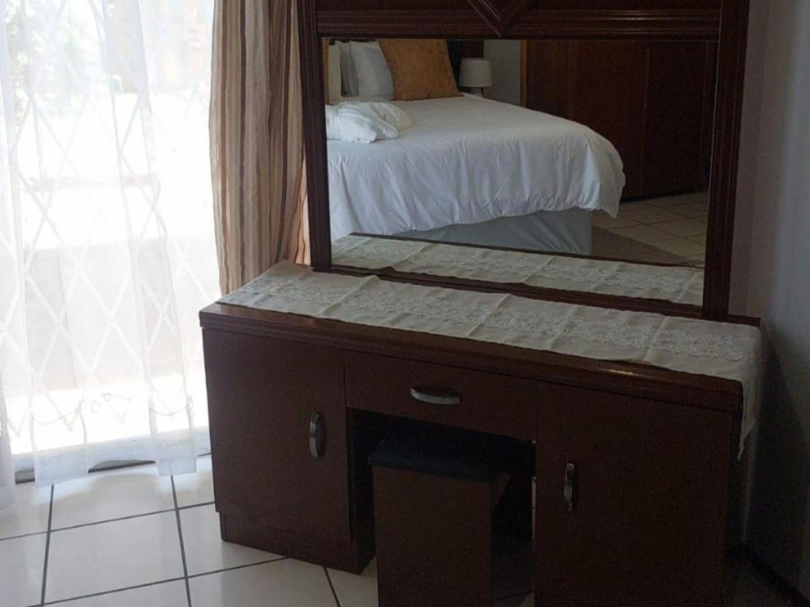 Room 2 — Photo of the whole room