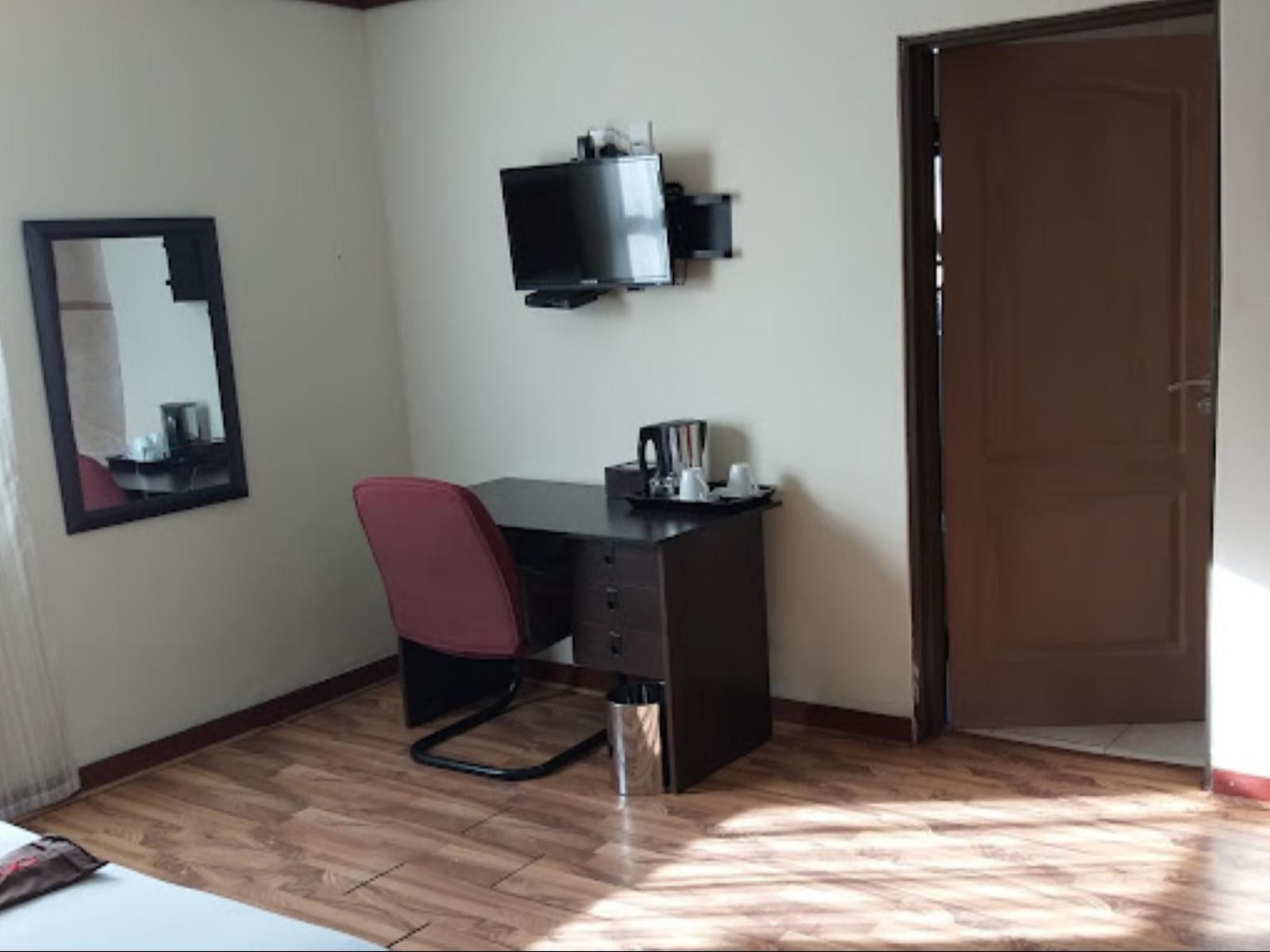 Room 1 — Photo of the whole room