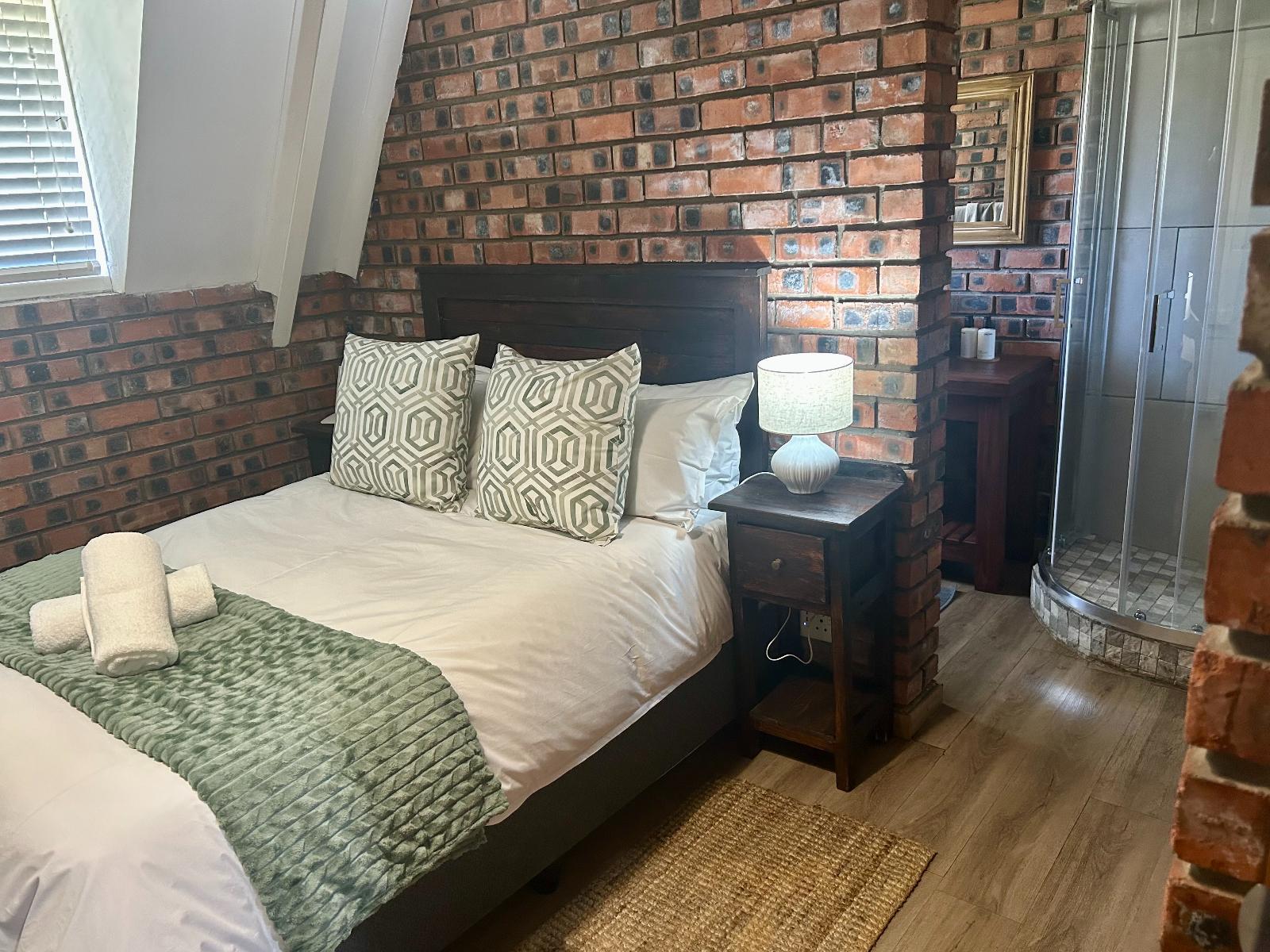 Room 1 — Photo of the whole room