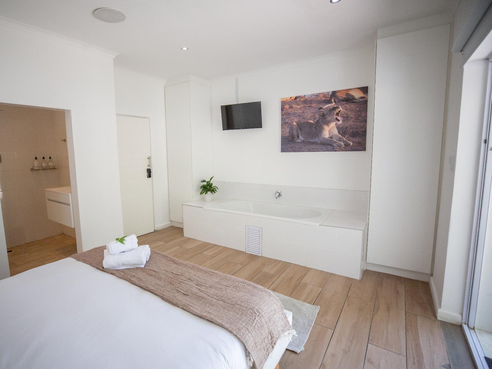Room 1 — Photo of the whole room