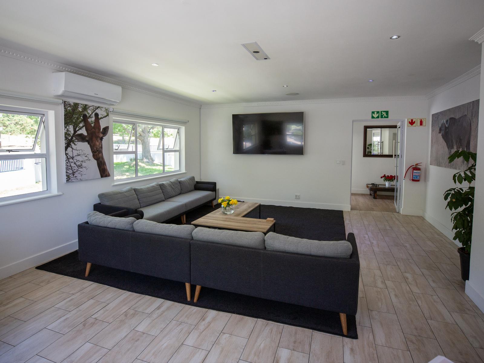 Communal lounge/ TV room